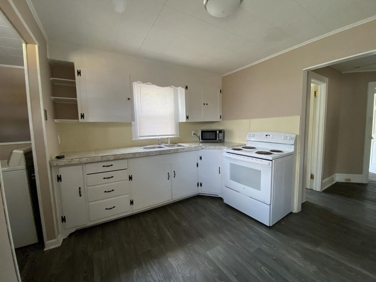 1128 Ava St - Photo 4 of 16