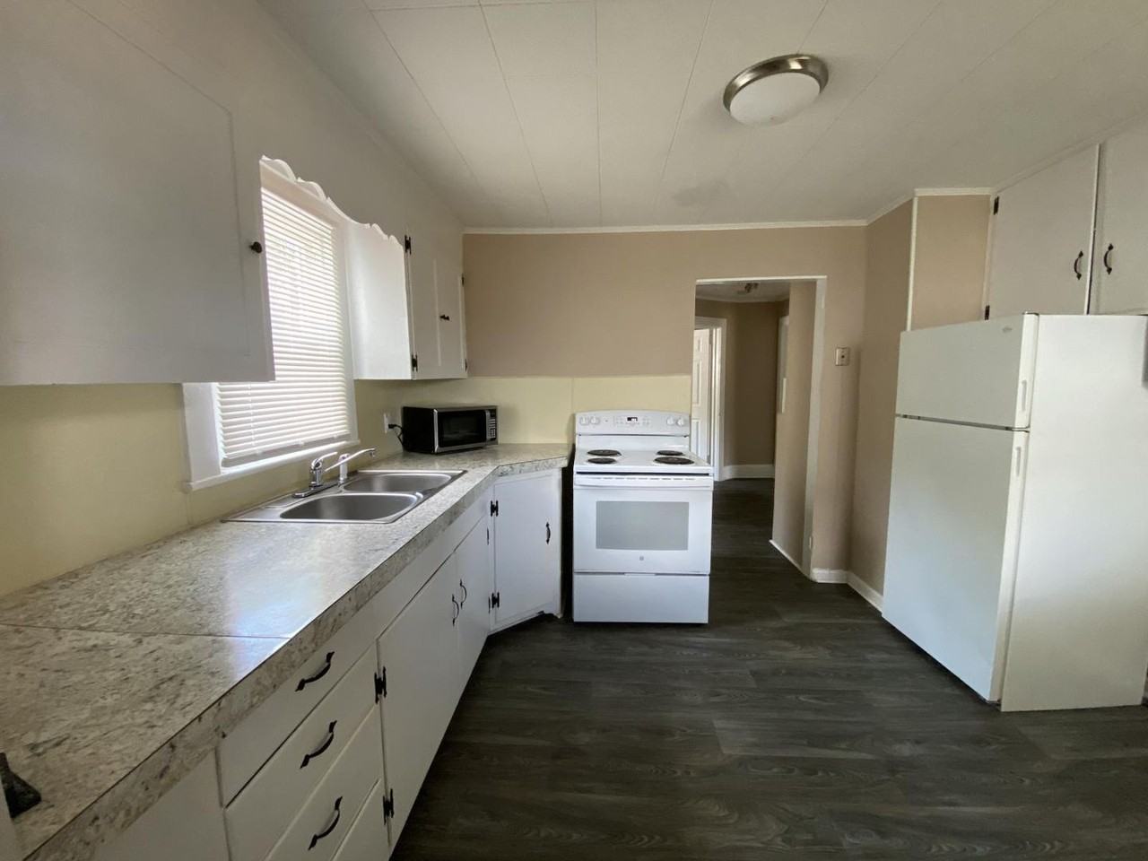 1128 Ava St - Photo 5 of 16