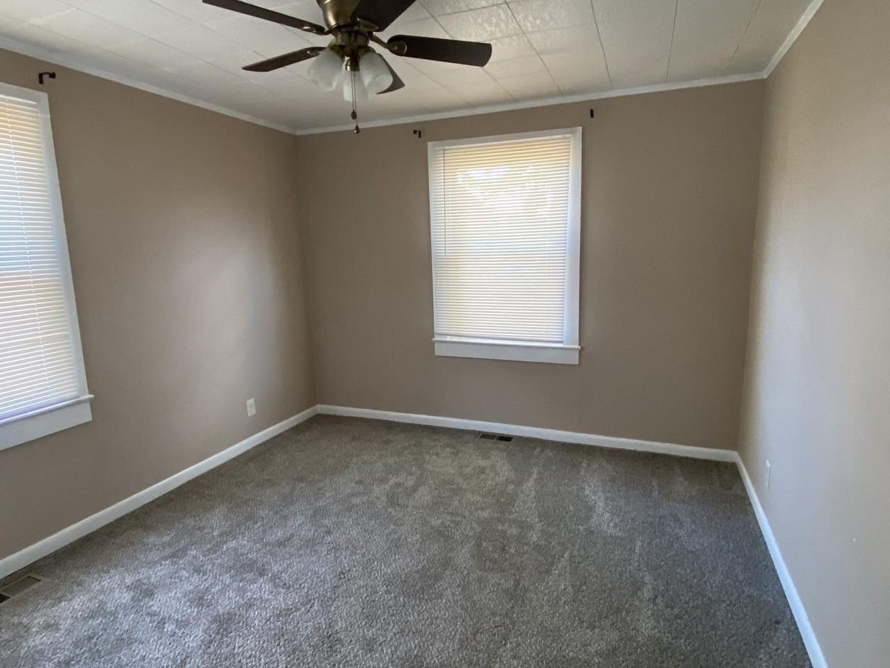 1128 Ava St - Photo 7 of 16