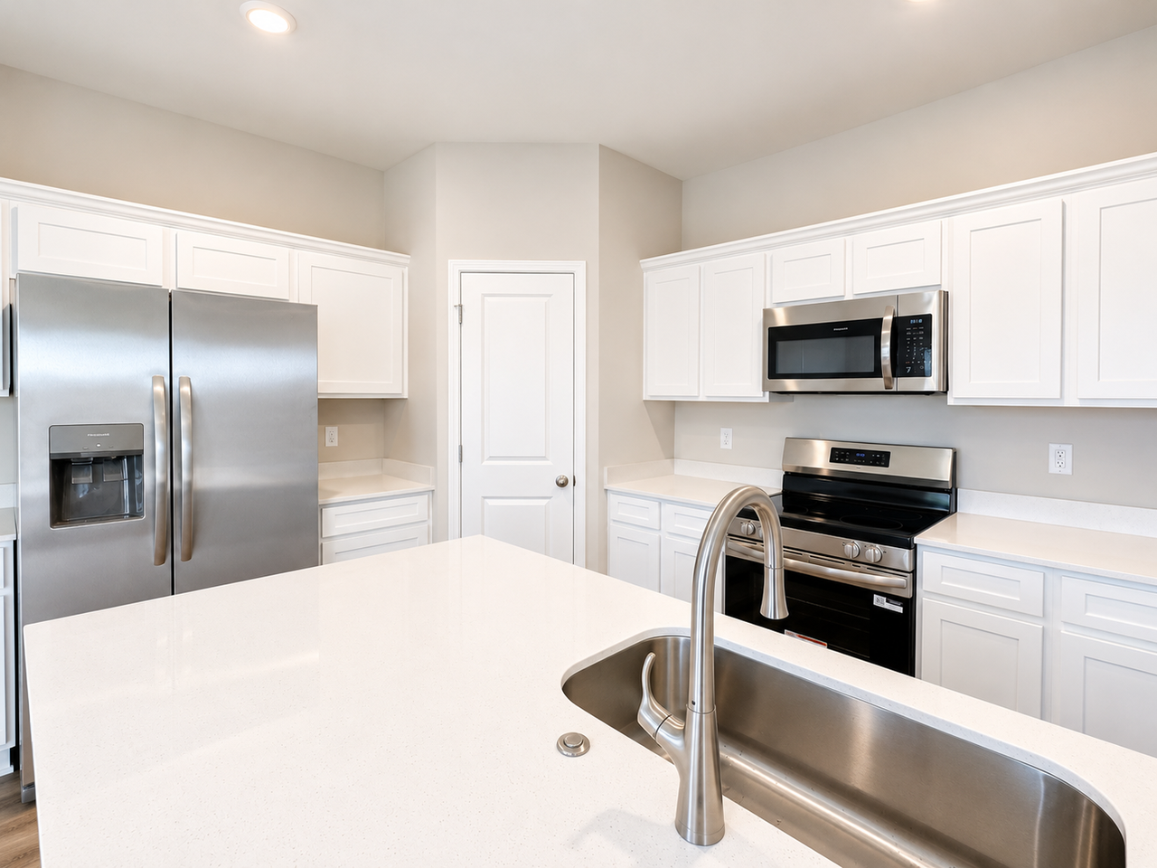712 712 Camperdown Way - Photo 2 of 9
