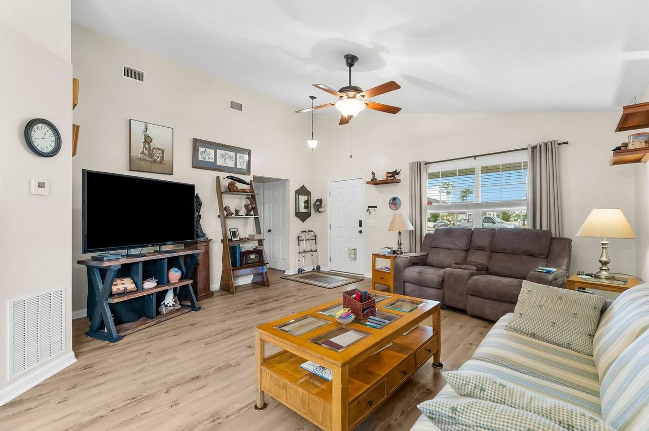 2624 Avondale Ct - Photo 6 of 32