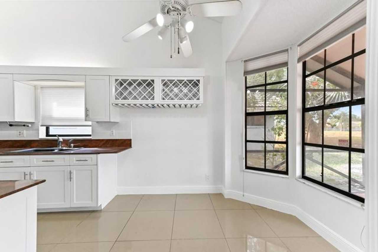 5421 Helene Cir - Photo 3 of 19