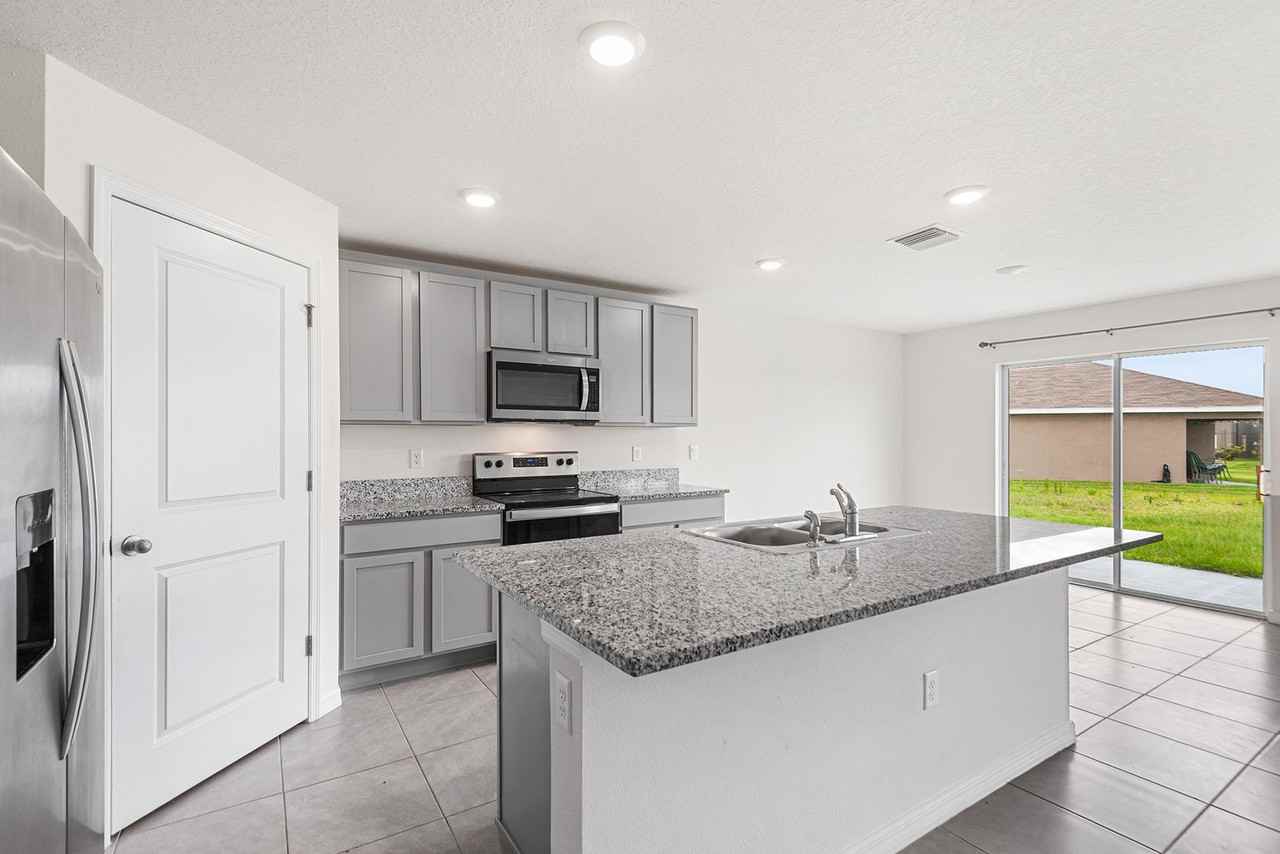 5106 Plumeria Dr - Photo 3 of 22