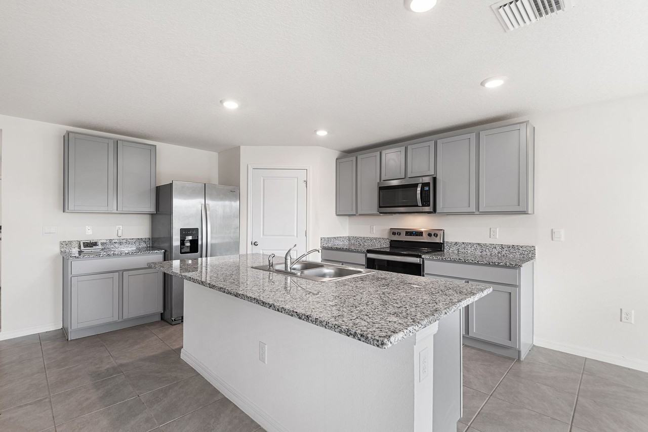 5106 Plumeria Dr - Photo 4 of 22