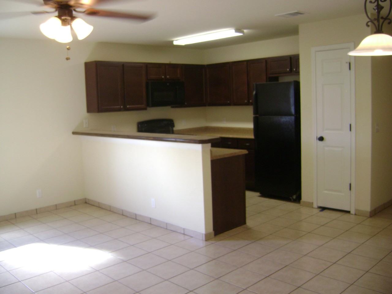 2507 Oak Ln - Photo 2 of 6