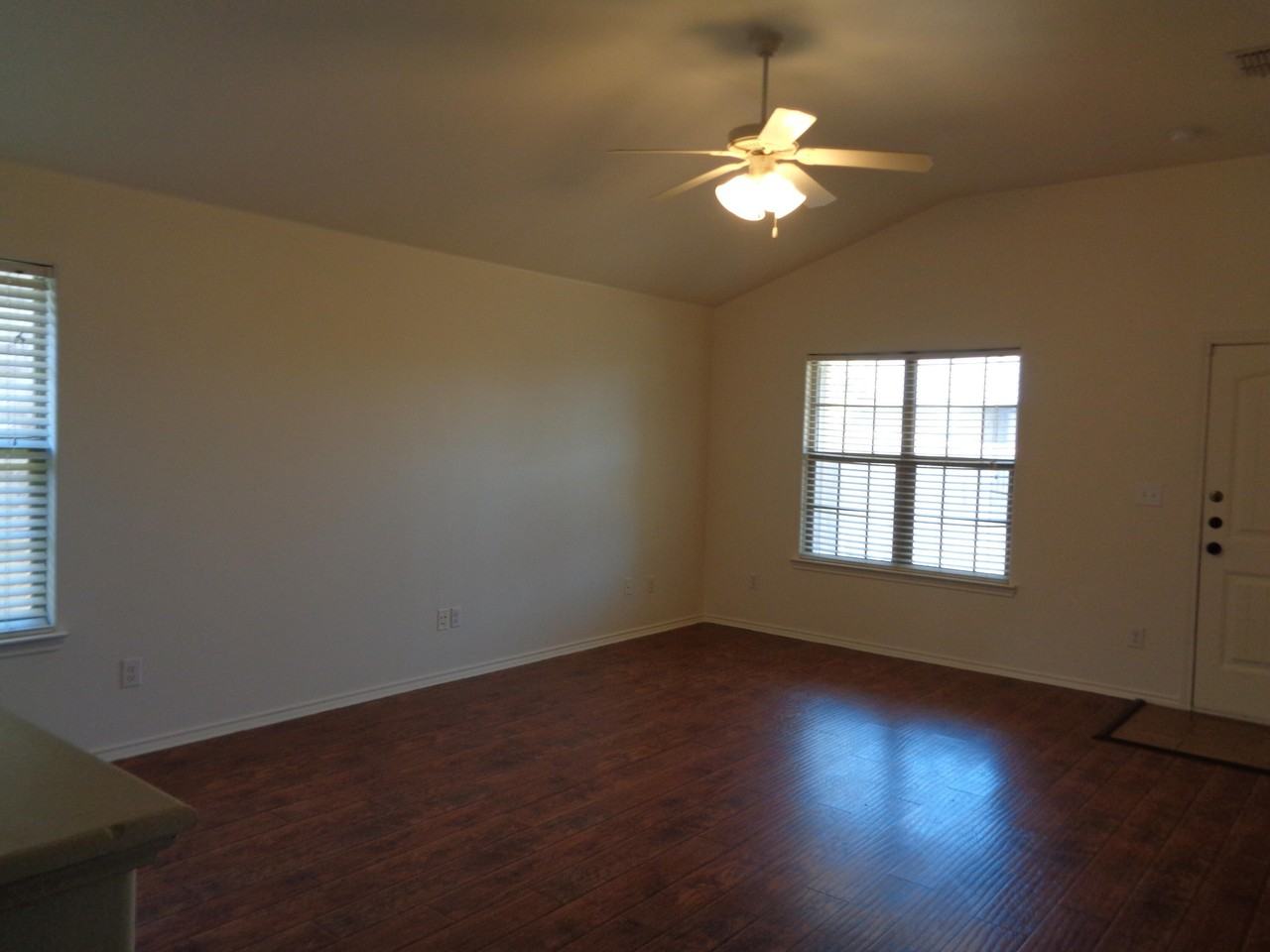 6926 96th St - Photo 2 of 7