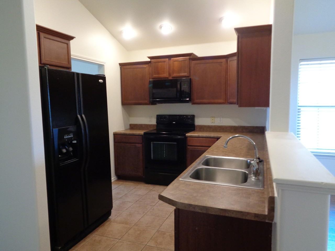 6926 96th St - Photo 3 of 7