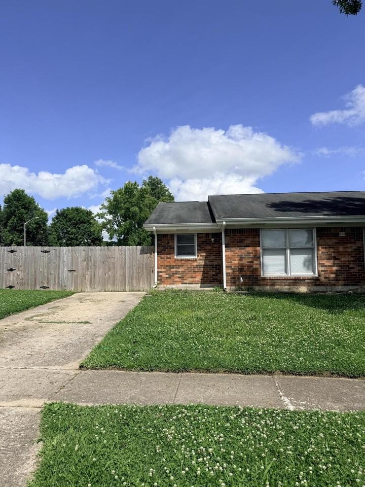 106 Potomac Ct #A - Photo 2 of 14