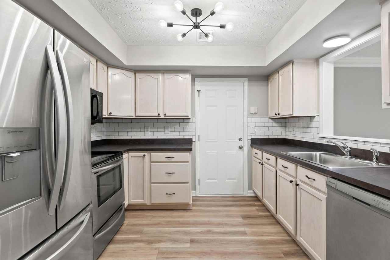 105 Bay Hill Dr - Photo 4 of 18
