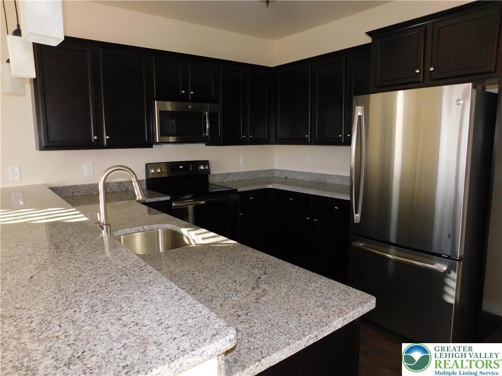 25 John Aly - Photo 4 of 15