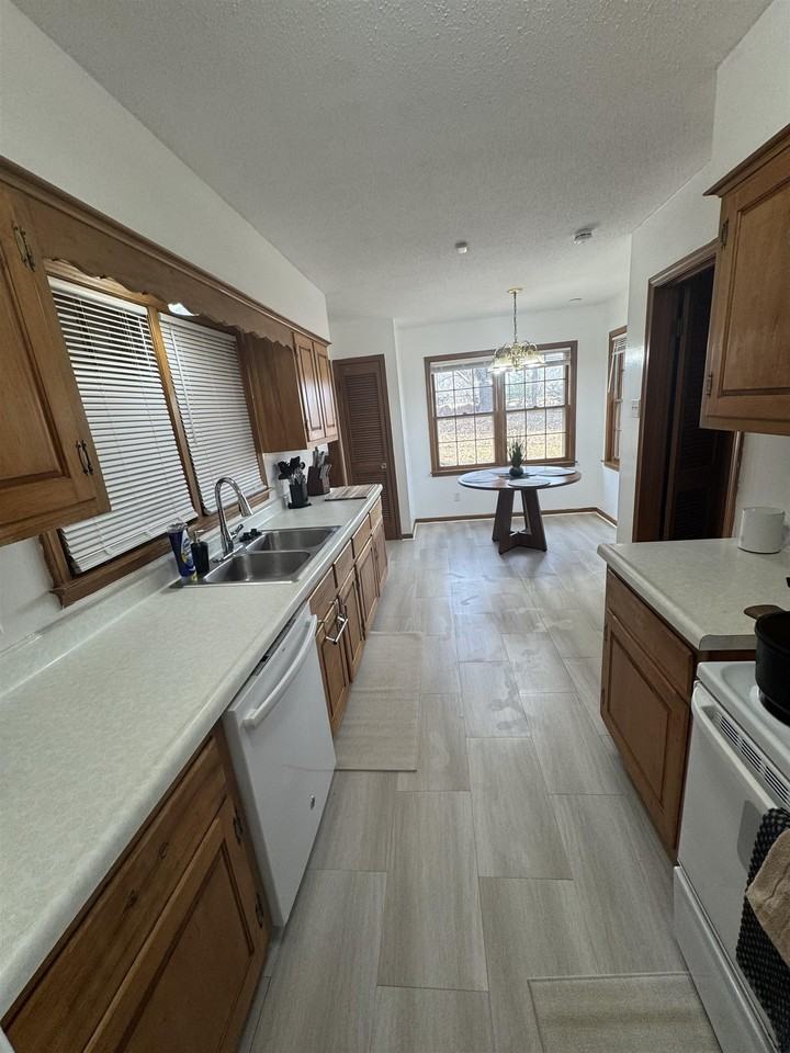 3141 Glen Echo Dr - Photo 2 of 7