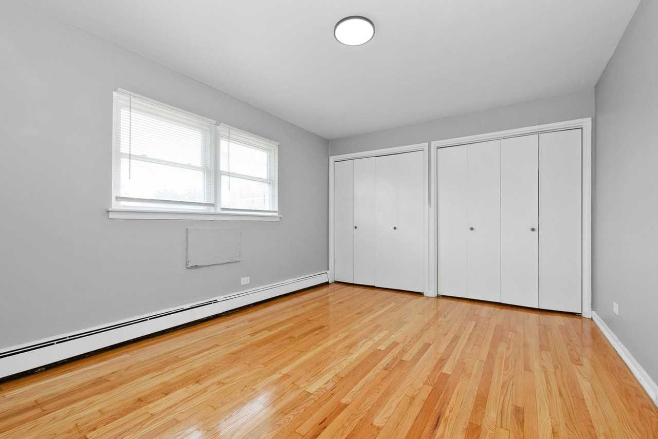 6107 S Racine Ave - Photo 2 of 5