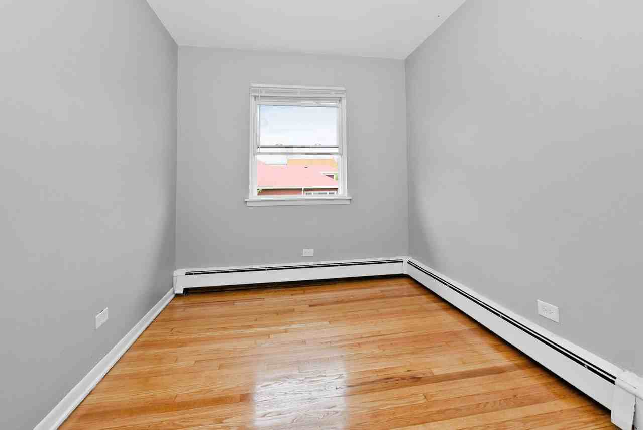6107 S Racine Ave - Photo 3 of 5