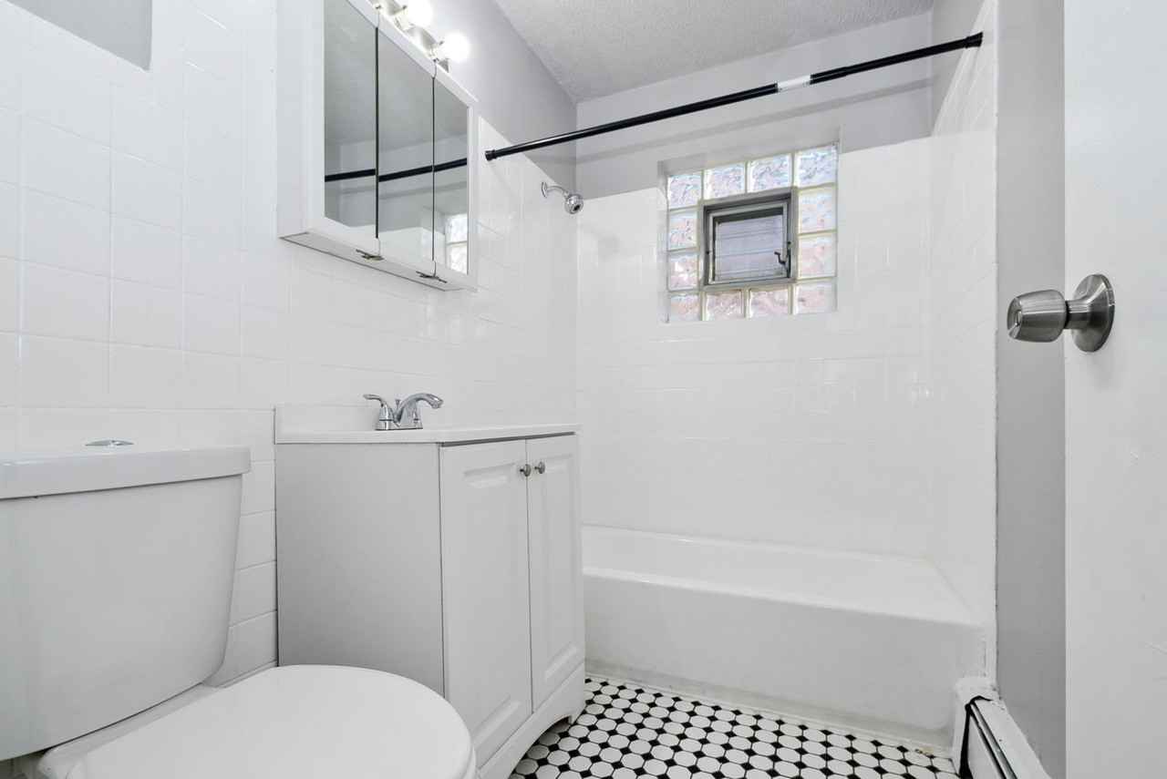 6107 S Racine Ave - Photo 4 of 5