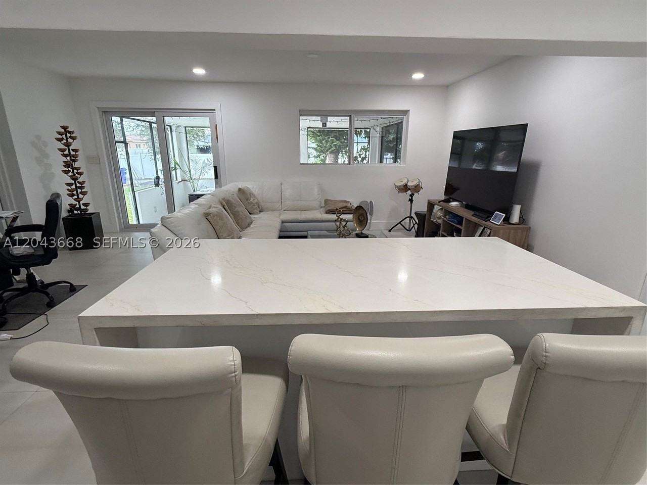 1912 N 42nd Ave - Photo 5 of 29