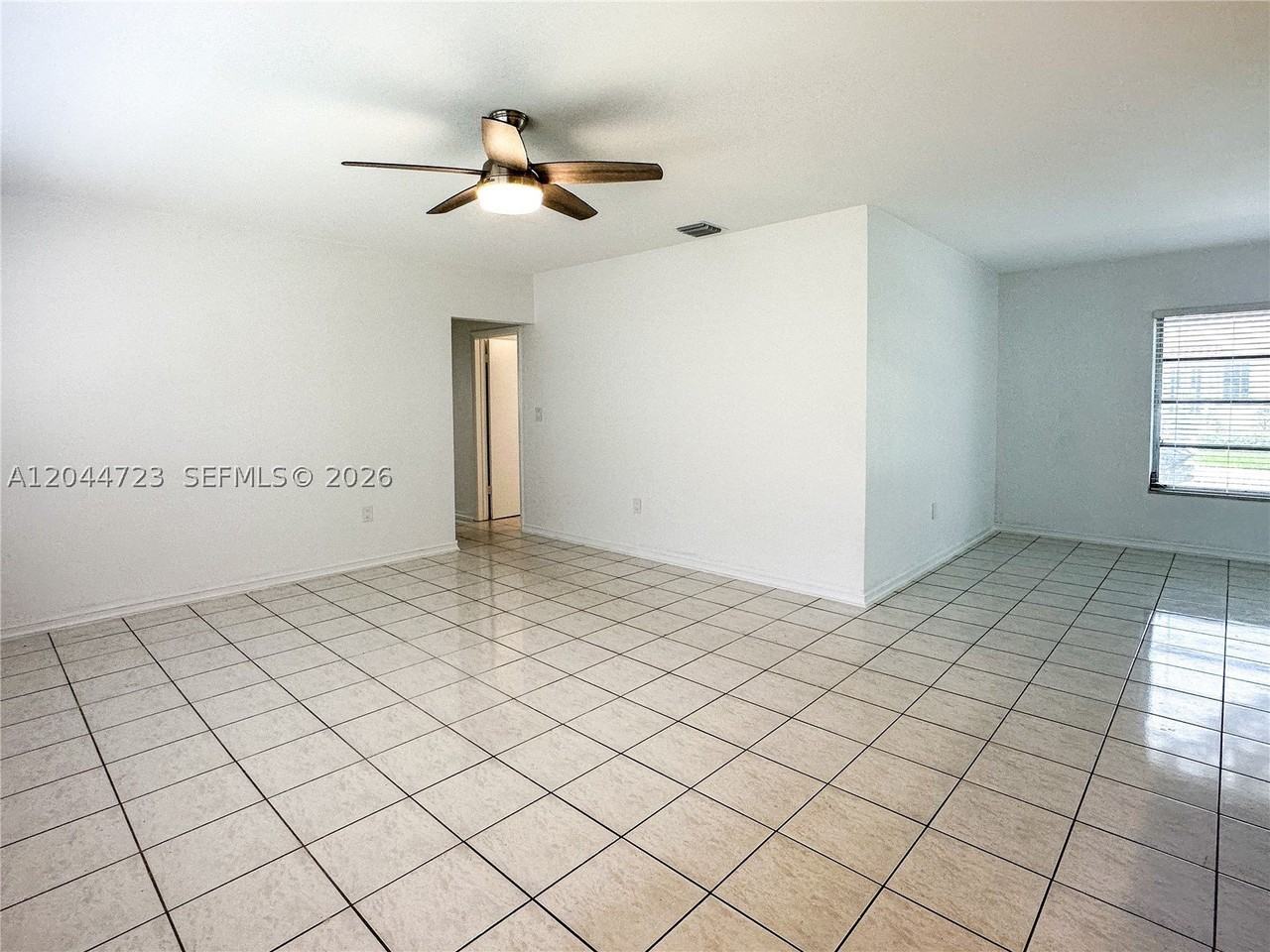 1415 Genoa St - Photo 5 of 15