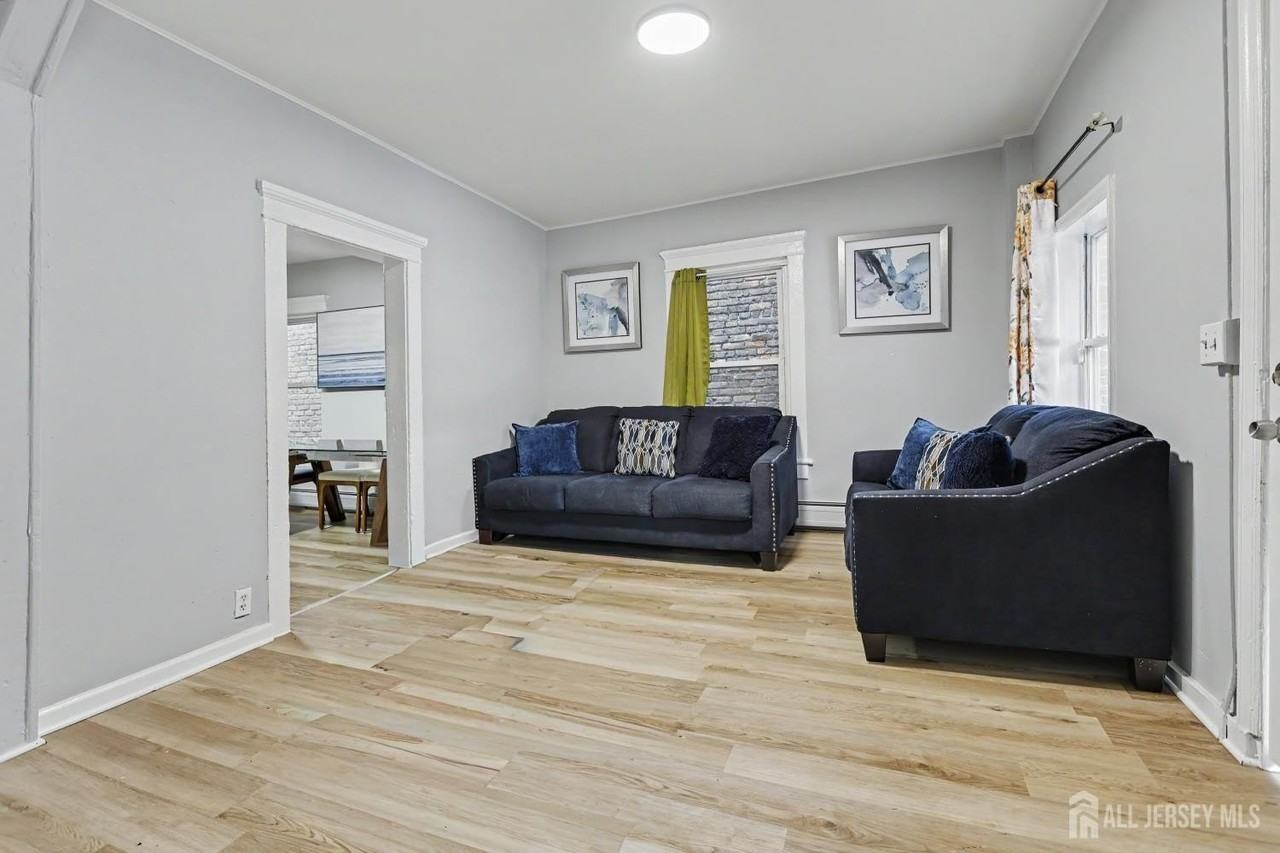 181 Hale St - Photo 6 of 41