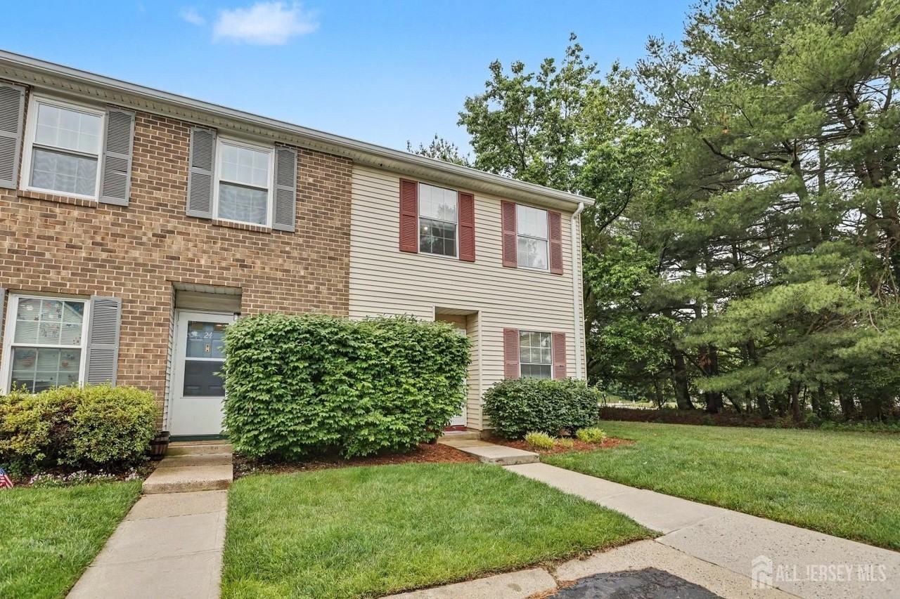 23 Morgan Pl - Photo 2 of 37