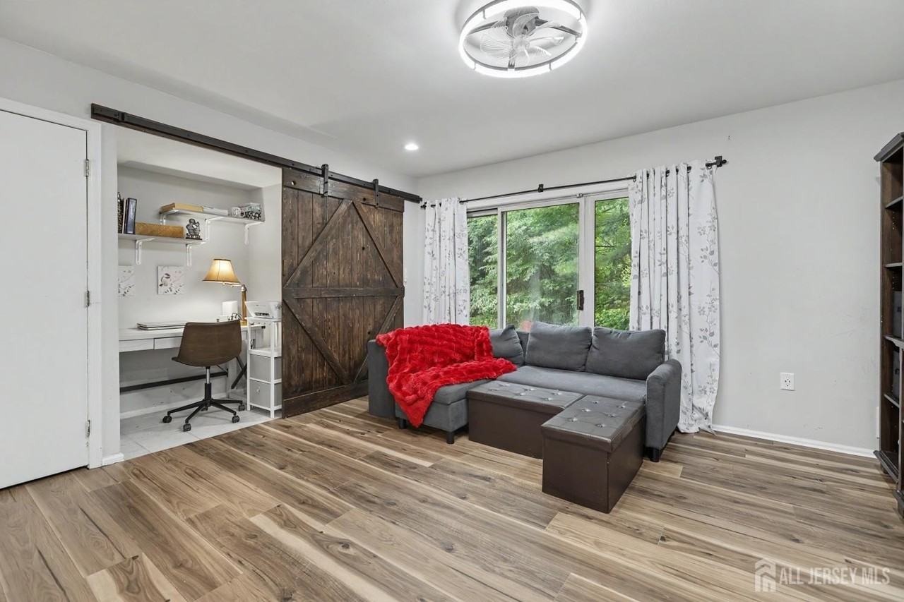 23 Morgan Pl - Photo 5 of 37