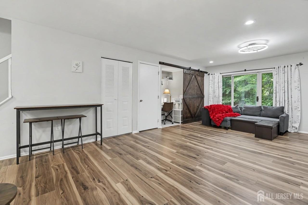 23 Morgan Pl - Photo 7 of 37