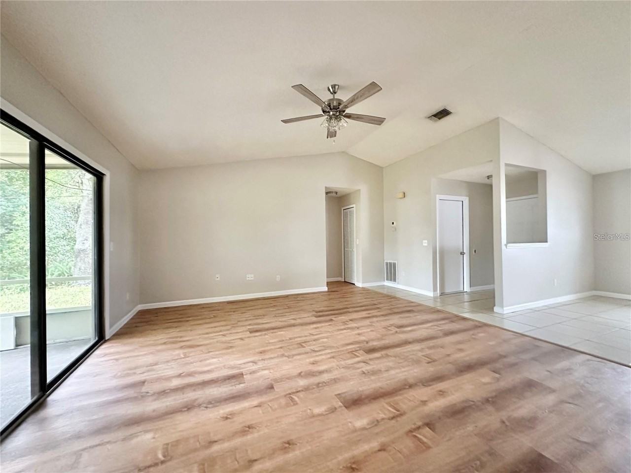 896 Mentmore Cir - Photo 3 of 19