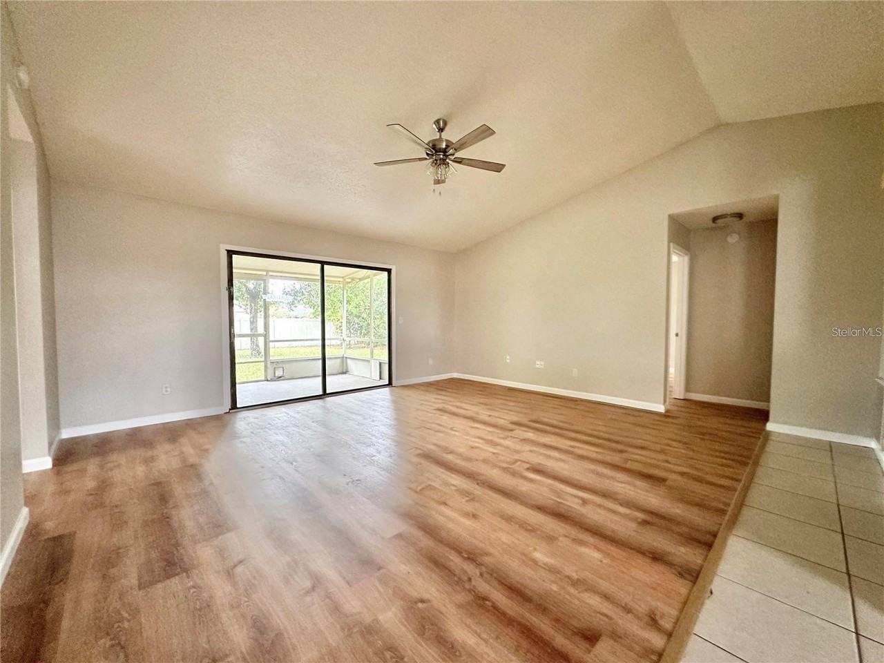 896 Mentmore Cir - Photo 4 of 19