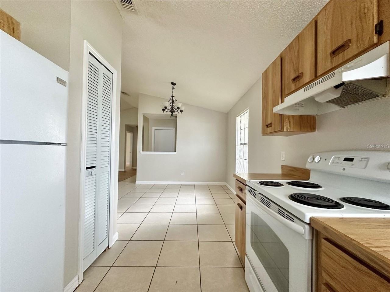 896 Mentmore Cir - Photo 7 of 19
