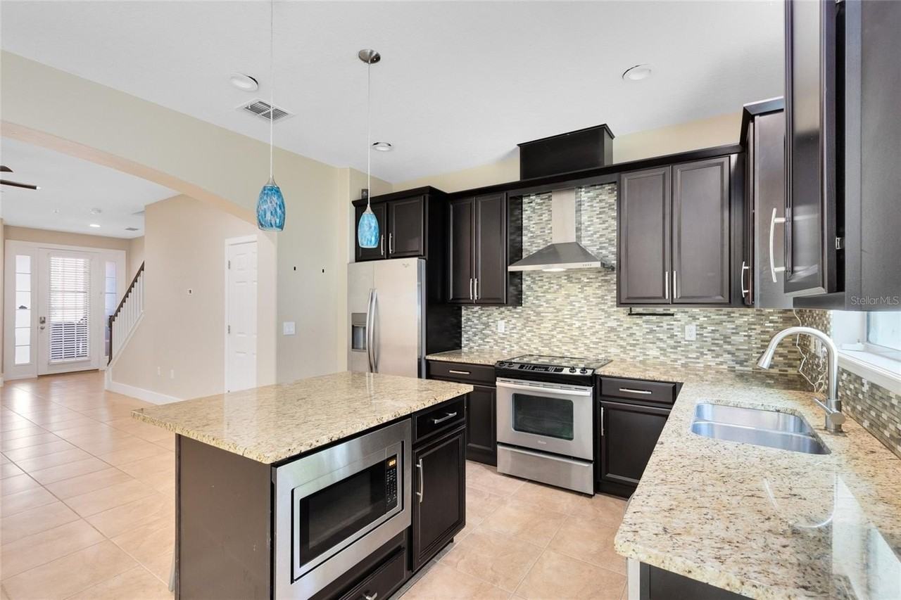9625 Silver Buttonwood St - Photo 3 of 29