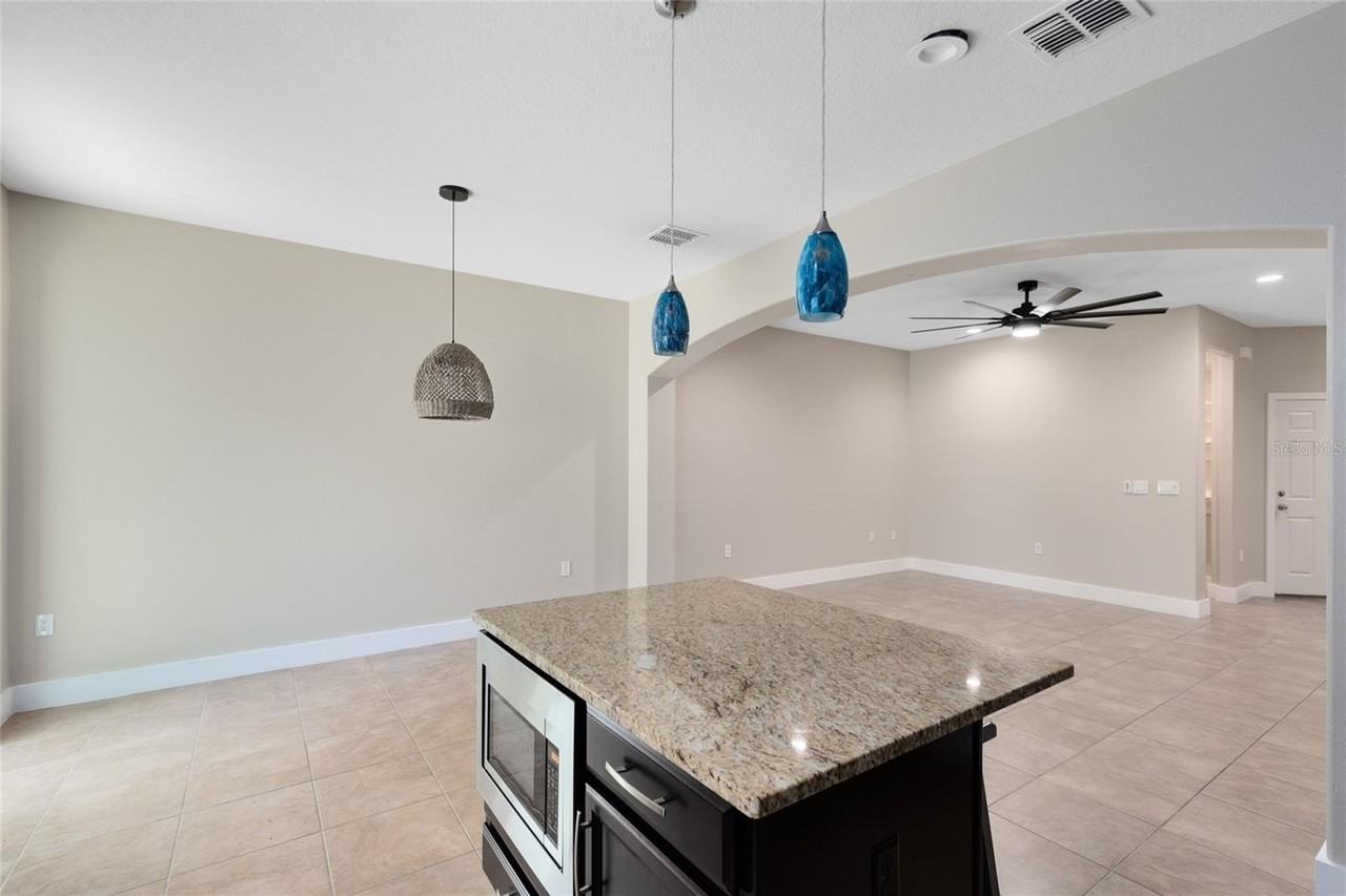 9625 Silver Buttonwood St - Photo 4 of 29