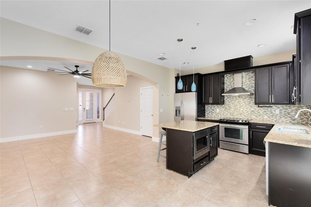 9625 Silver Buttonwood St - Photo 5 of 29