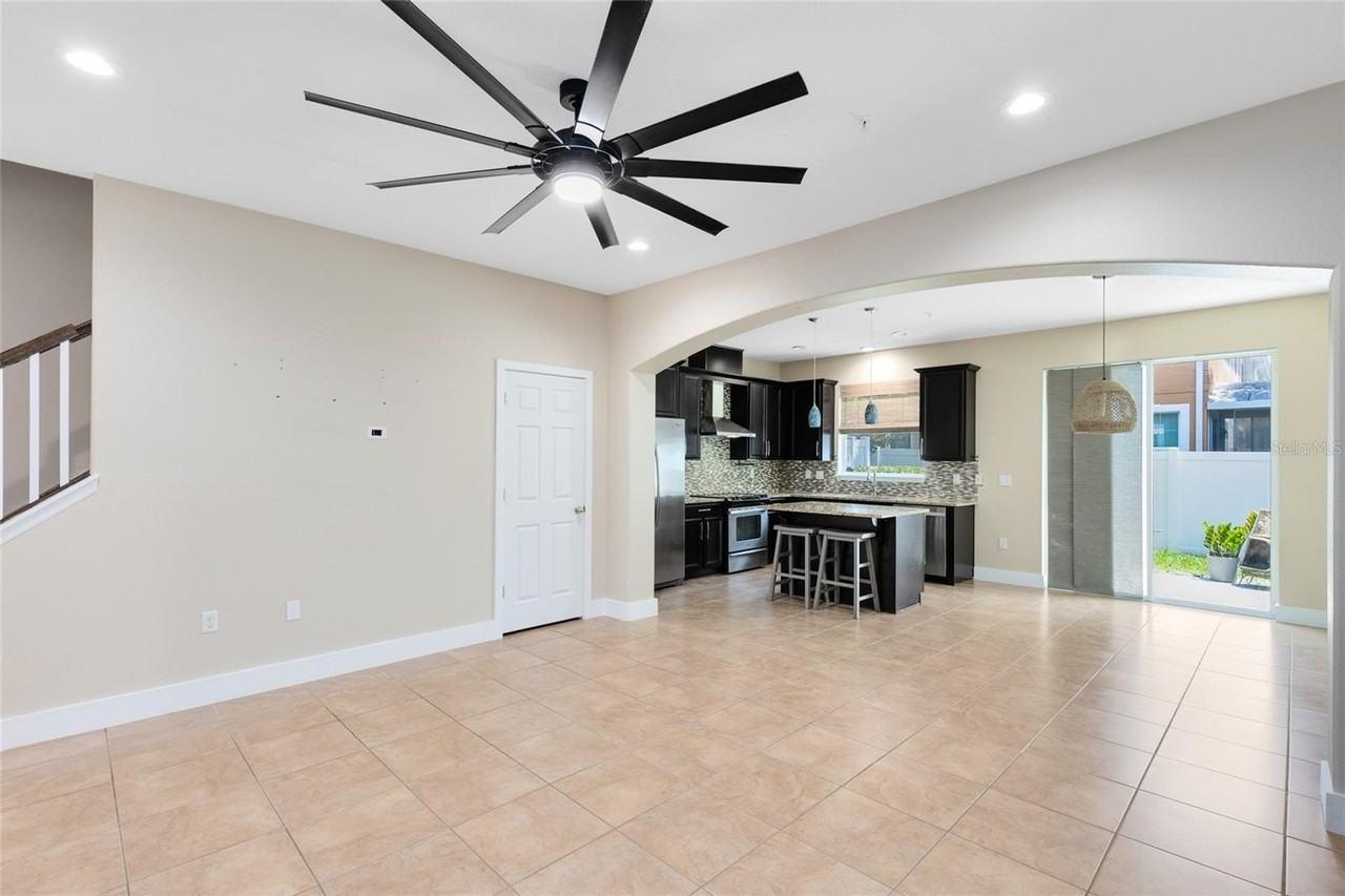 9625 Silver Buttonwood St - Photo 7 of 29