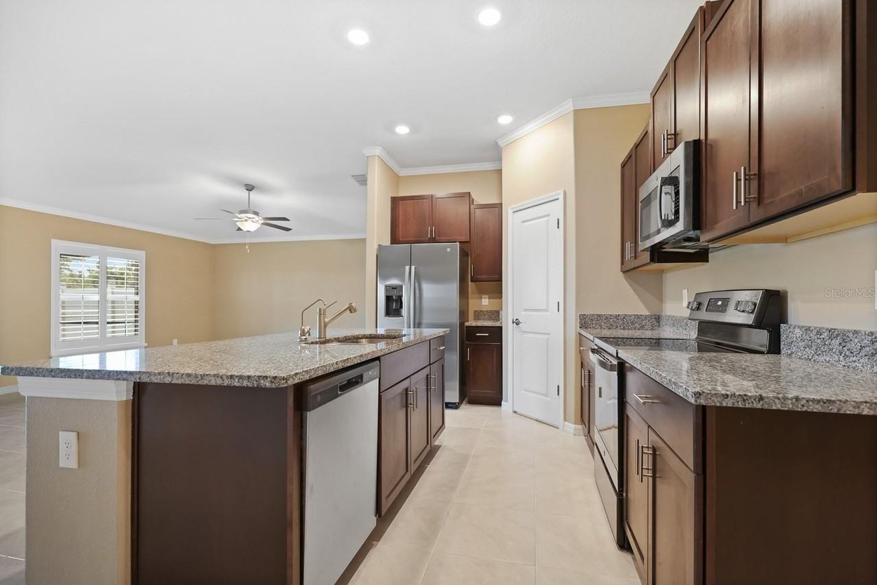 15430 Miller Creek Dr - Photo 6 of 41