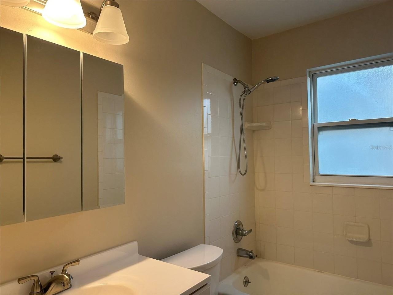 334 33rd Ave N - Photo 6 of 8