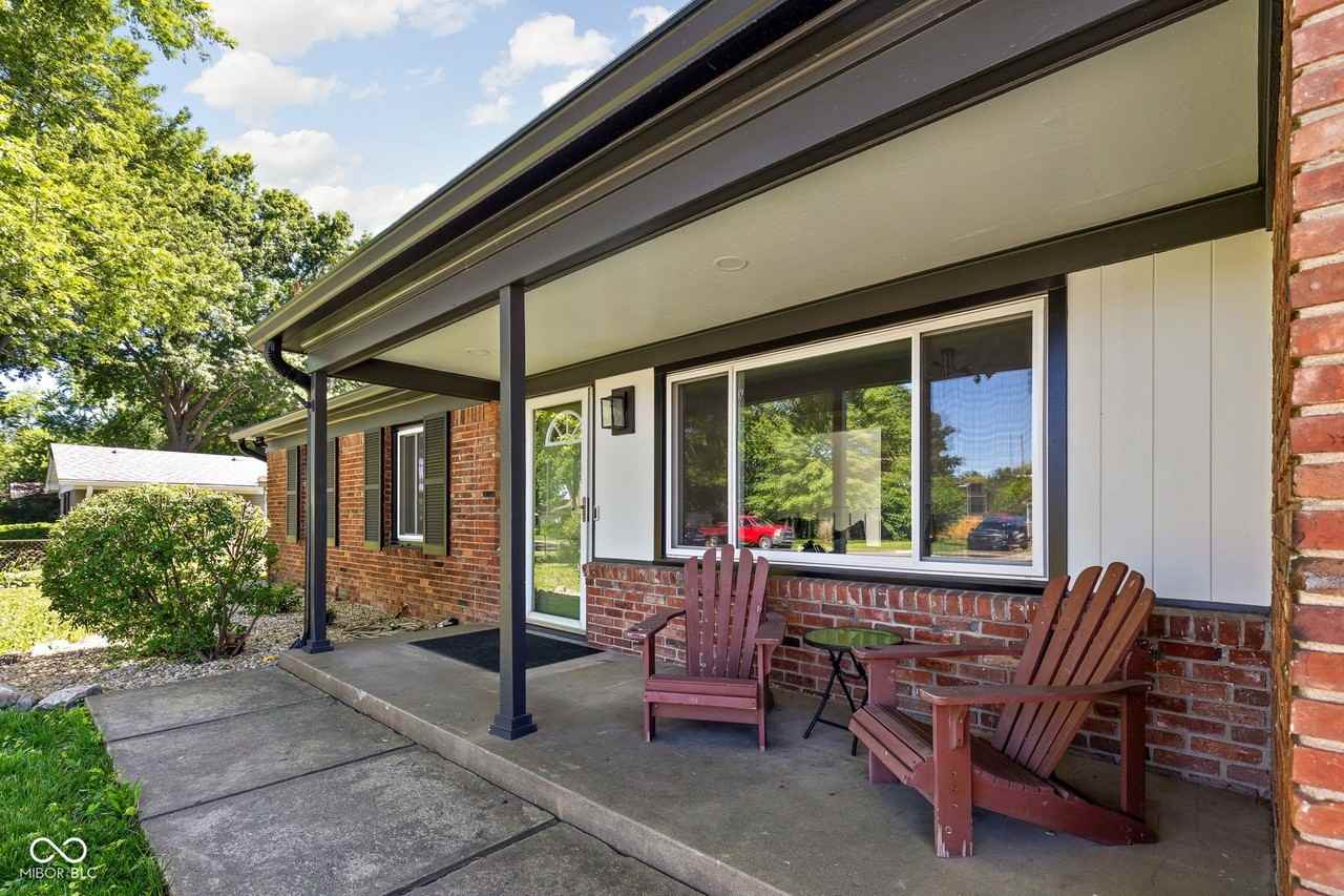 10605 Penn Dr - Photo 2 of 34