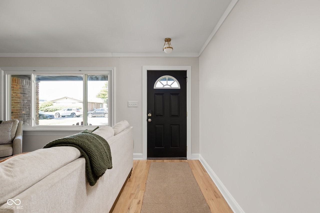 10605 Penn Dr - Photo 3 of 34