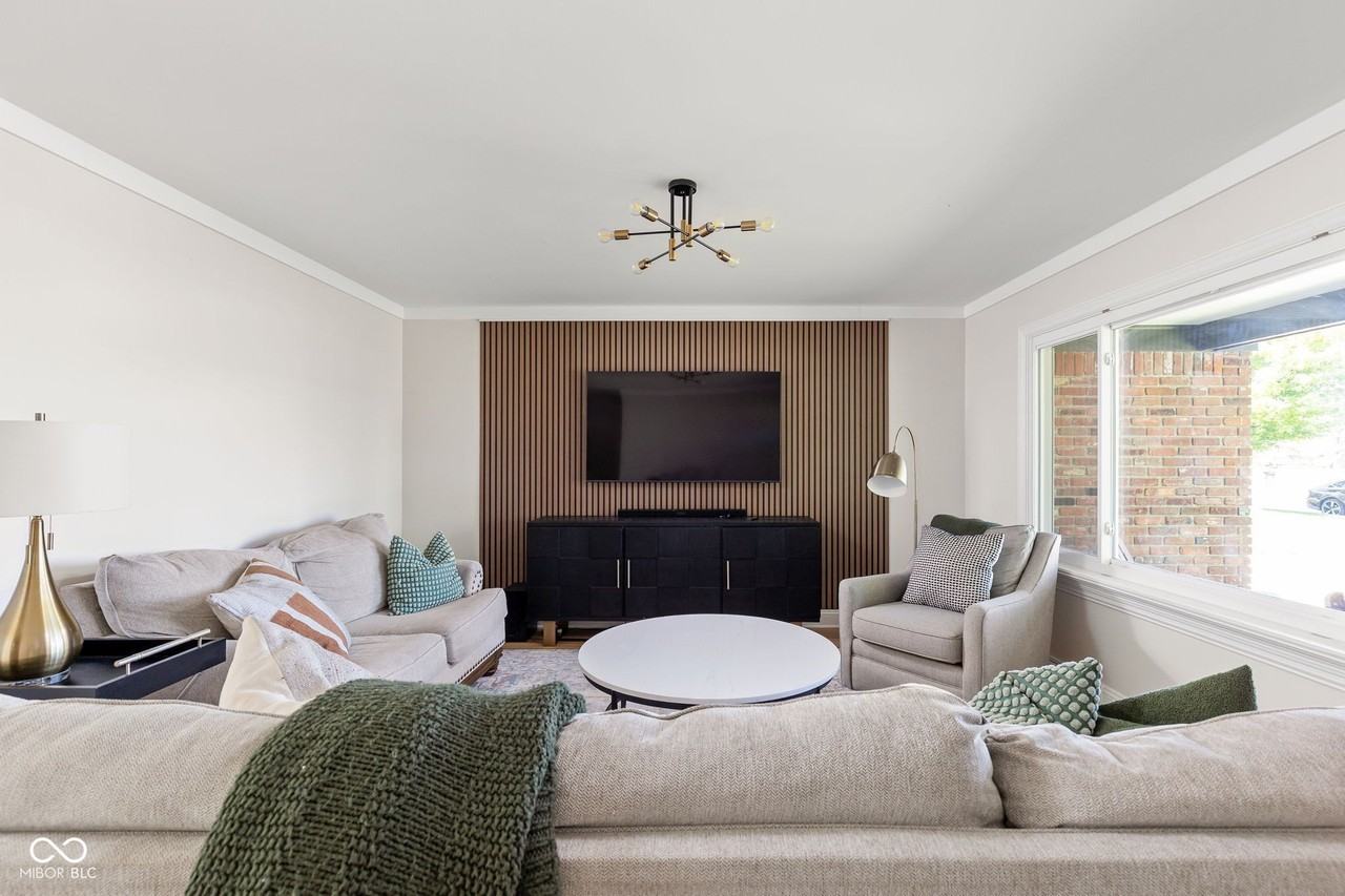10605 Penn Dr - Photo 4 of 34
