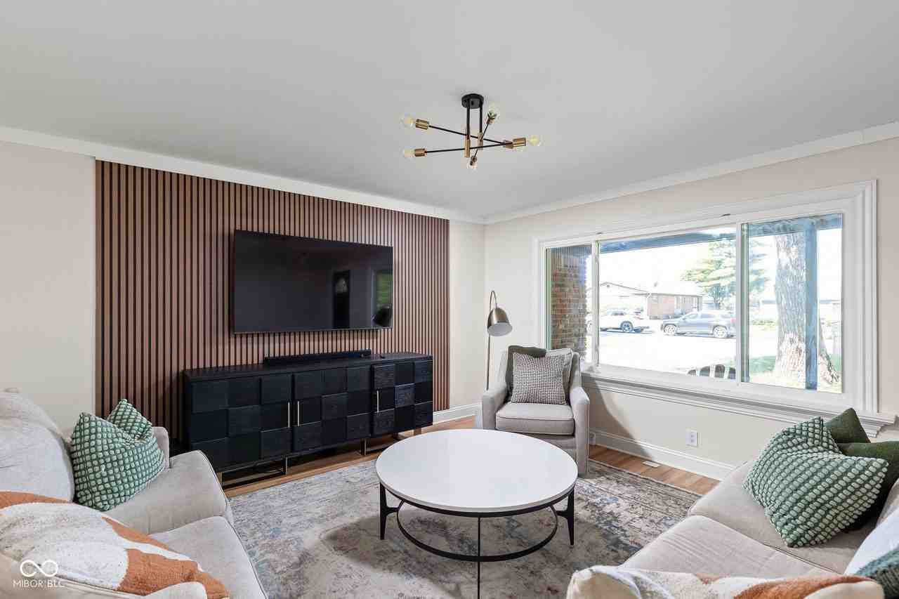 10605 Penn Dr - Photo 6 of 34