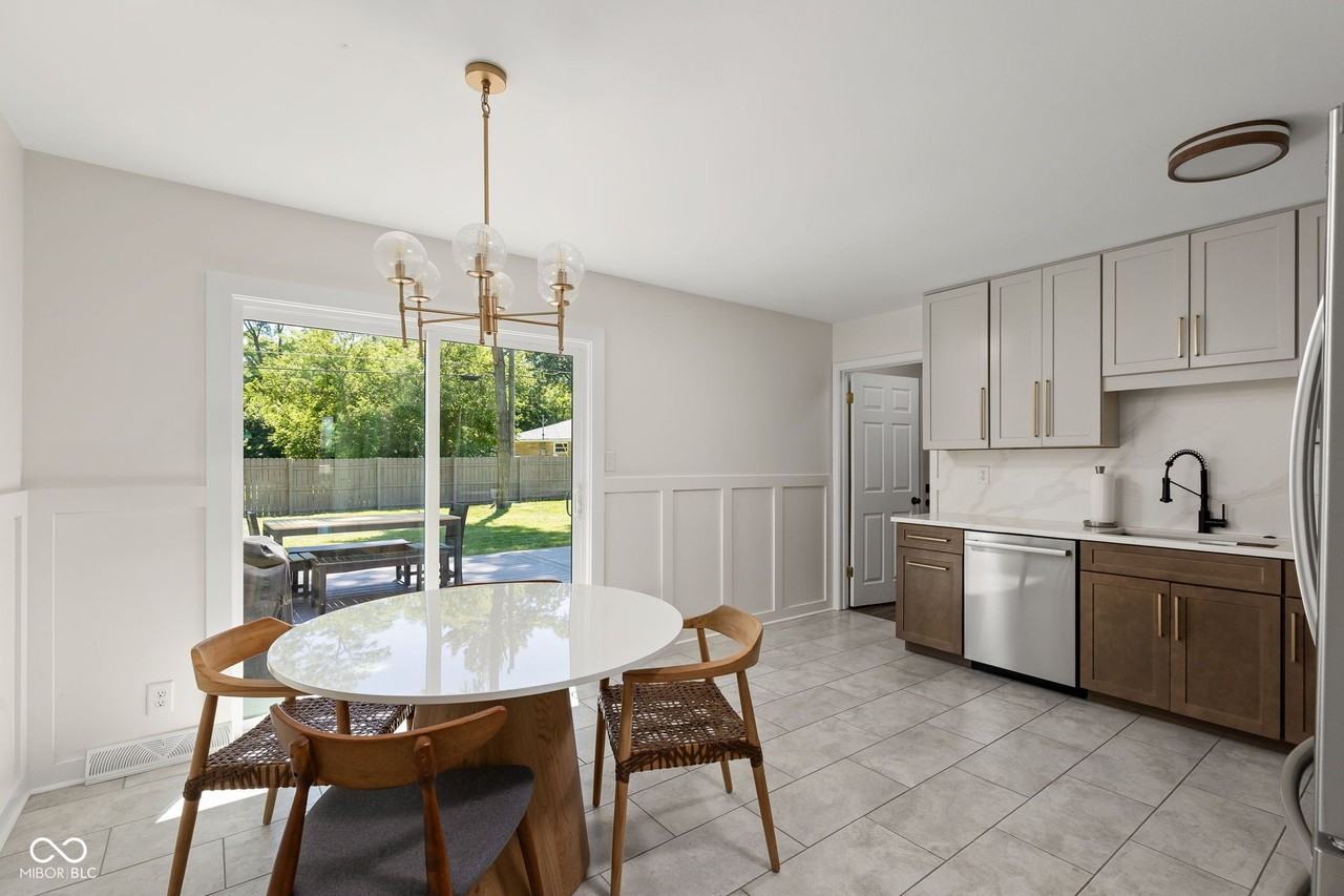 10605 Penn Dr - Photo 7 of 34