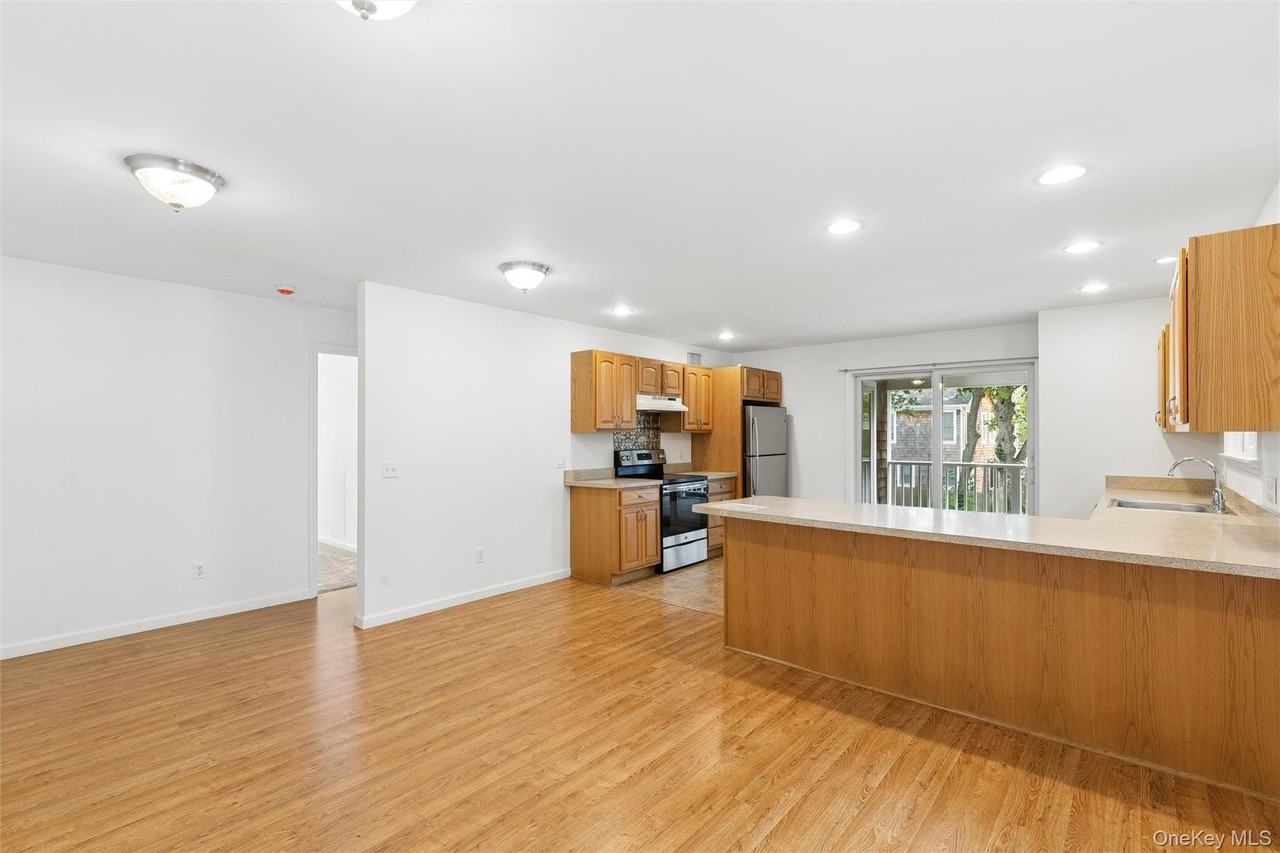 415 1st St - Photo 4 of 19
