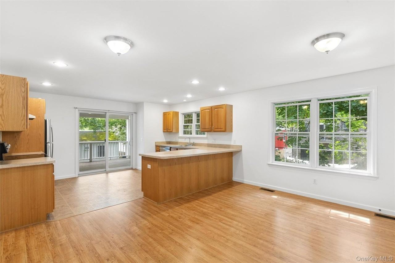 415 1st St - Photo 5 of 19