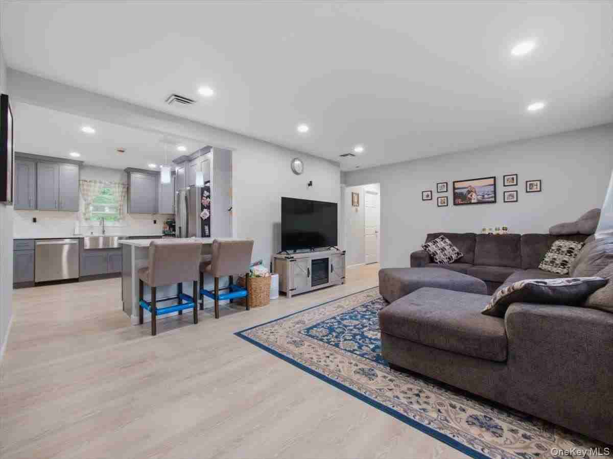 784 Brookridge Dr - Photo 3 of 27