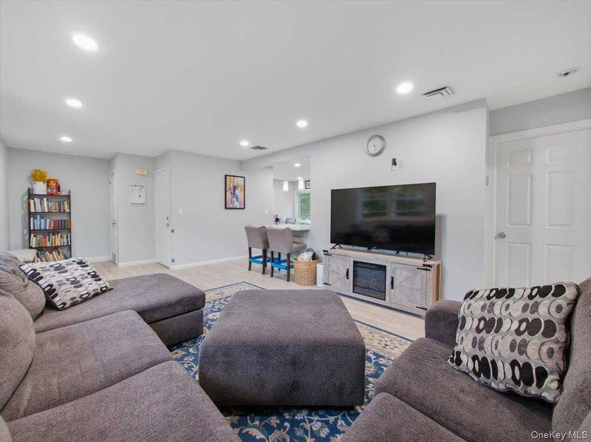 784 Brookridge Dr - Photo 5 of 27