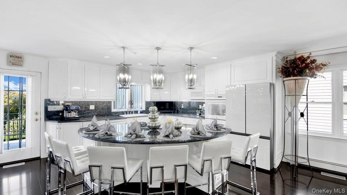 27 Woodside Ave #A - Photo 6 of 16