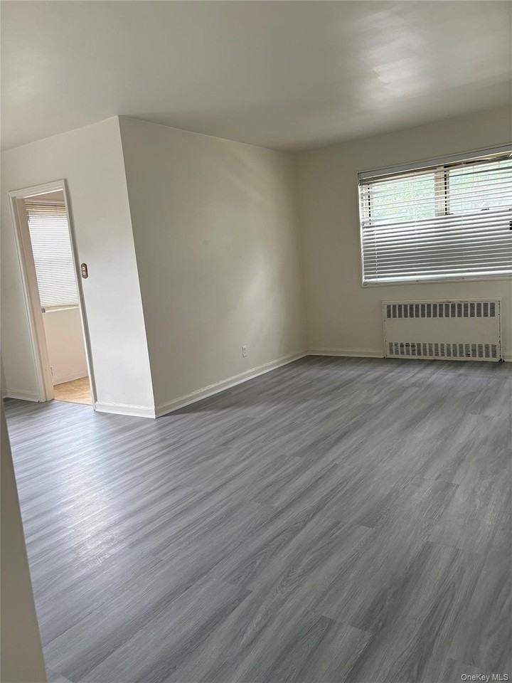 6927 215th St - Photo 3 of 8