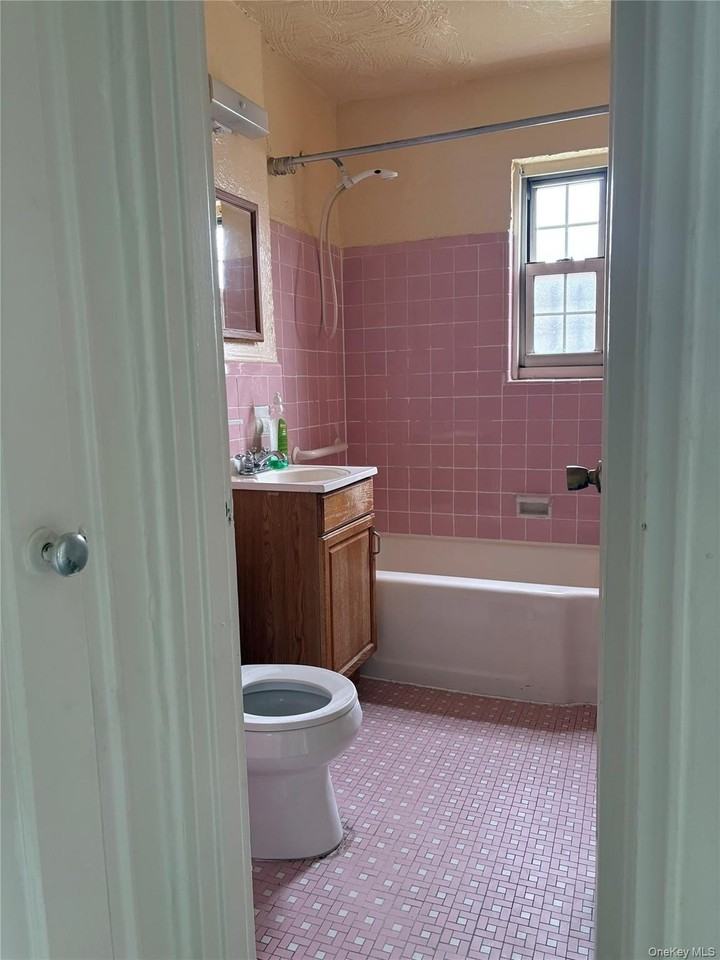 6927 215th St - Photo 7 of 8