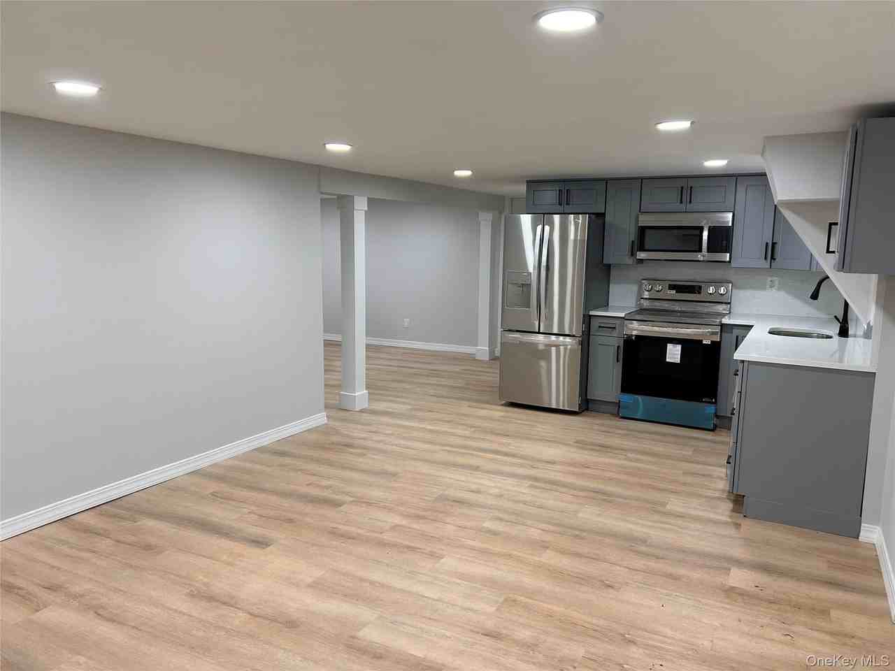 660 Great Neck Rd #1 - Photo 2 of 9