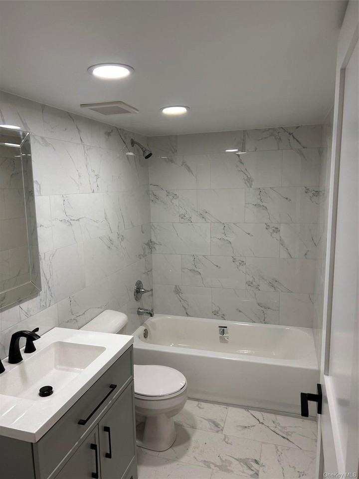 660 Great Neck Rd #1 - Photo 6 of 9