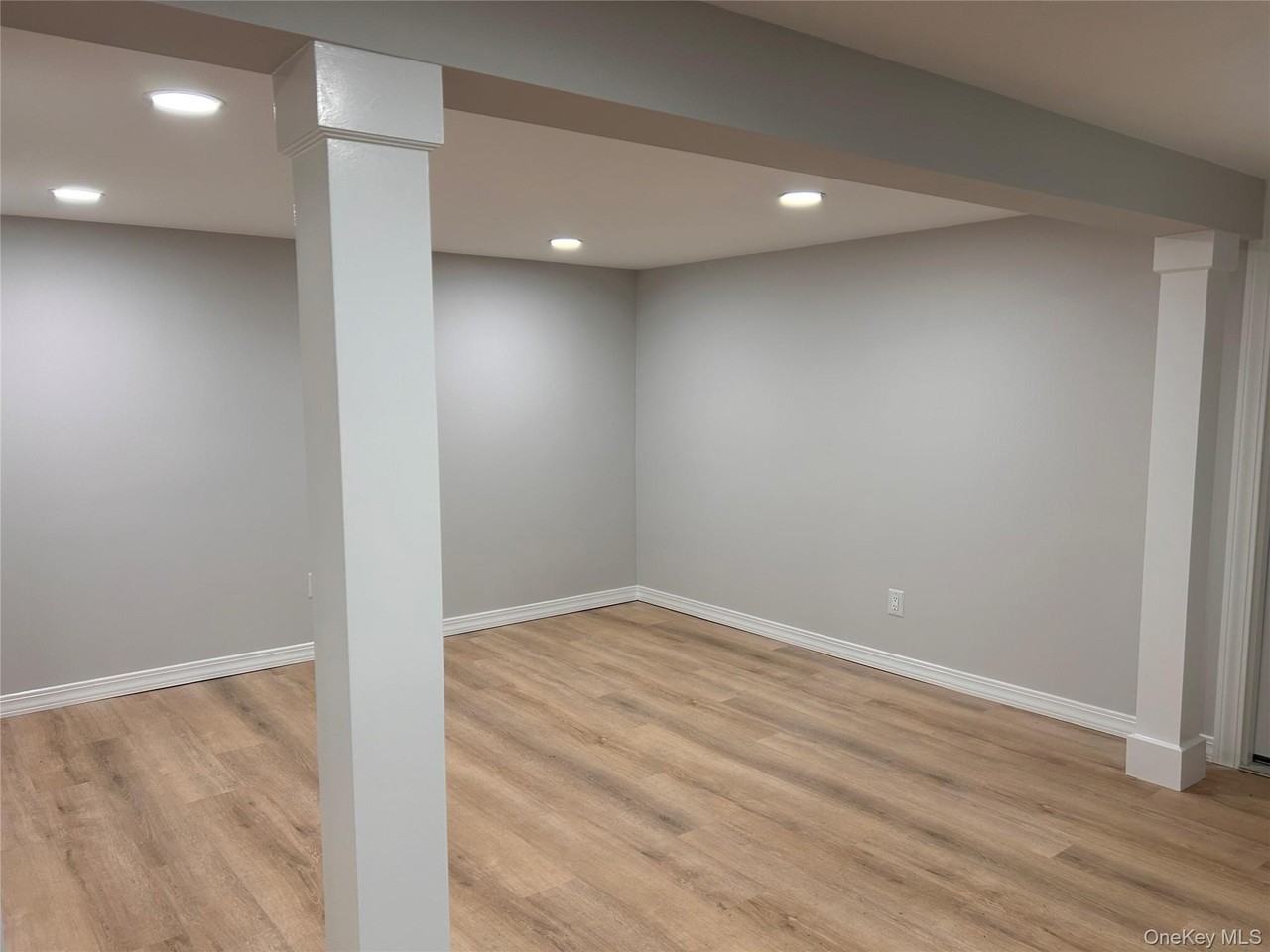 660 Great Neck Rd #1 - Photo 7 of 9