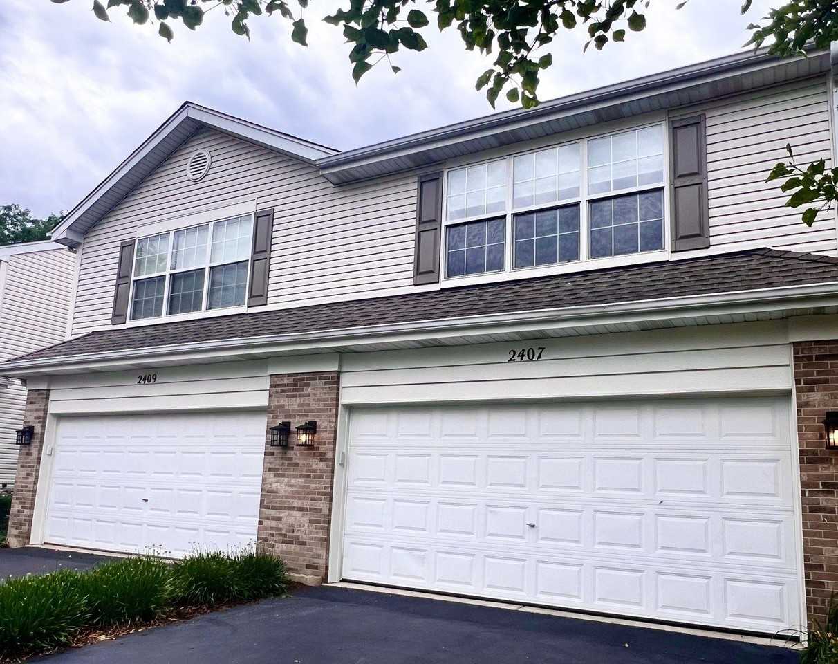 2407 Stoughton Cir #2407 - Photo 2 of 21
