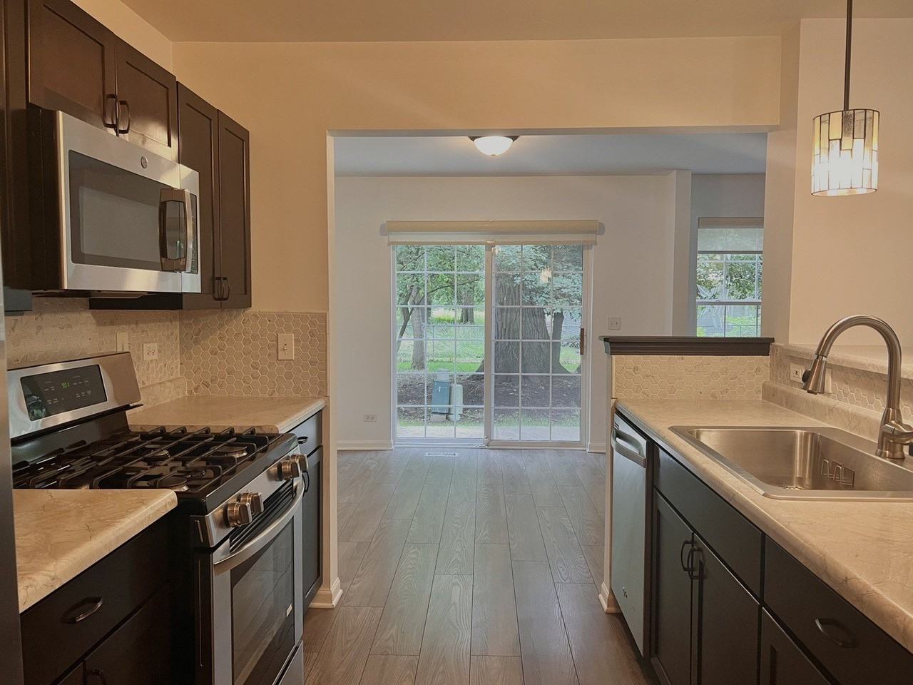 2407 Stoughton Cir #2407 - Photo 4 of 21